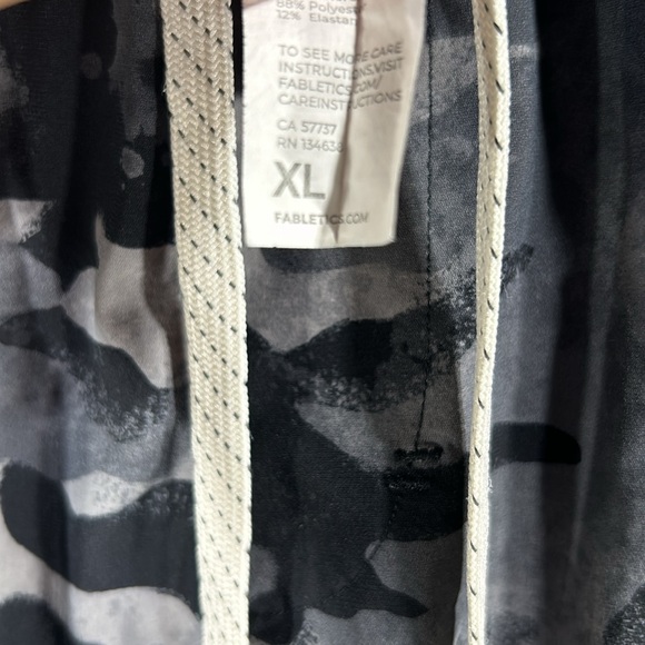Mens Fabletics The One Jogger Pants camo print - Picture 2 of 3